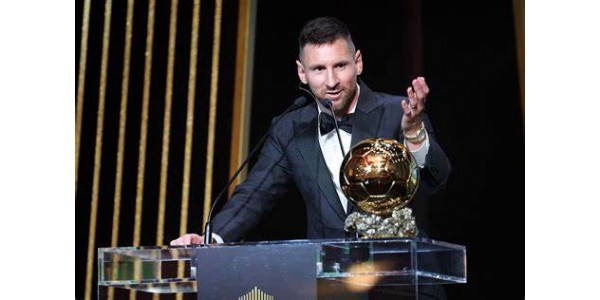 Etter å ha fylt 32 år, vant Lionel Messi nok en gang tre Ballon d'Or-utmerkelser